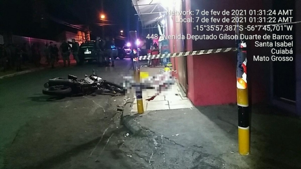 Motociclista  decapitado aps bater em poste e ser arremessado contra pilar de proteo