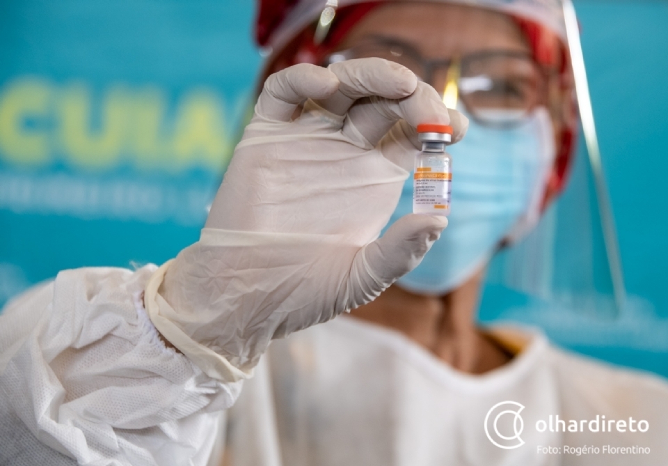 Quarta dose da vacina contra Covid-19  liberada para pessoas com 30 anos ou mais em Cuiab