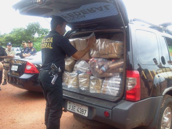 428 Kg de drogas so incinerados no Araguaia com a presena da superintendente da PF de MT