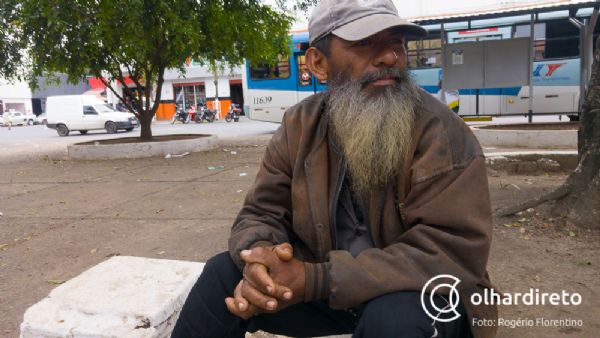 Amiltom de Almeida, 56 anos, diz  morar na rua h trs dcadas