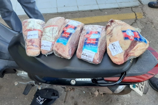 Homem que furtava carnes em supermercado para revender  preso