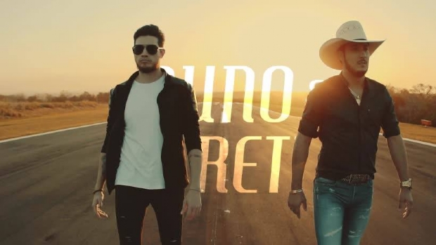 Pai de cantor sertanejo se emociona com apoio do filho  greve