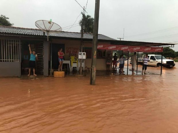 Forte chuva volta a alagar ruas e casas de cidade em Mato Grosso;  fotos 