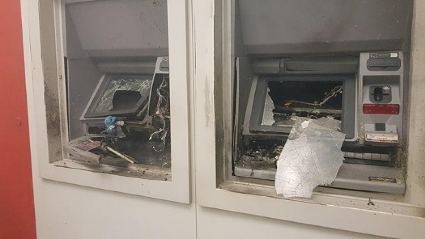 Criminosos explodem caixa eletrnico do Bradesco durante a madrugada