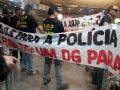 Policiais Federais exibem faixas em protesto por melhores salrios