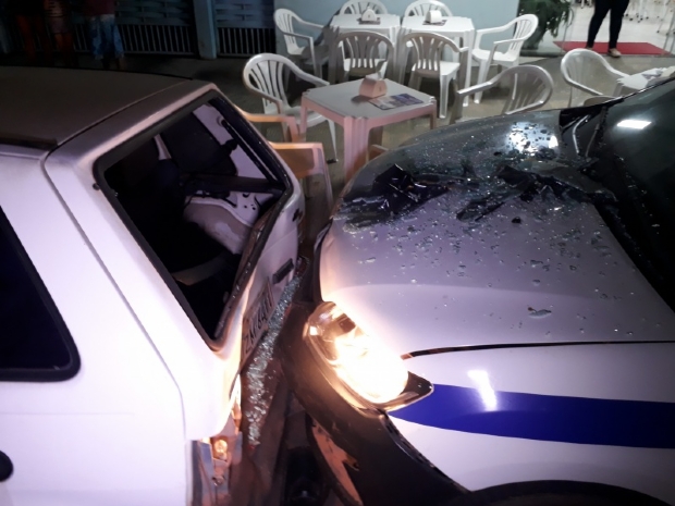 Taxista pula de carro em movimento aps ser assaltado; suspeitos presos