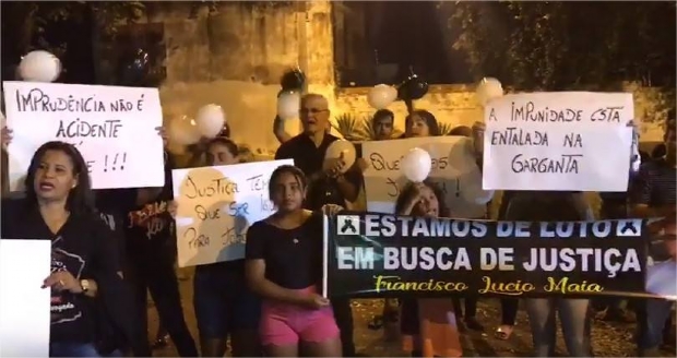 Familiares e amigos de verdureiro morto protestam por Justia