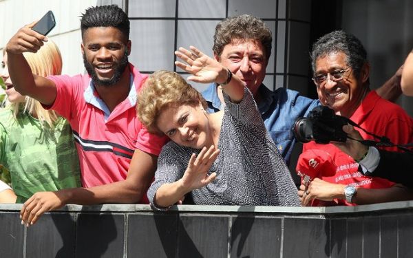 Conversa entre Lula e Dilma  sobre 'abuso' da operao de sexta, diz Vicentinho