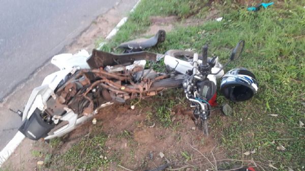 Motociclista morre ao colidir contra rvore; Polcia investiga causas do acidente