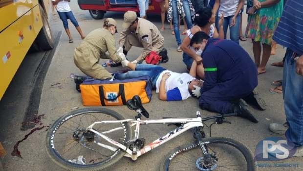 Estudante tem p esmagado por nibus aps freio de bicicleta falhar;  fotos 