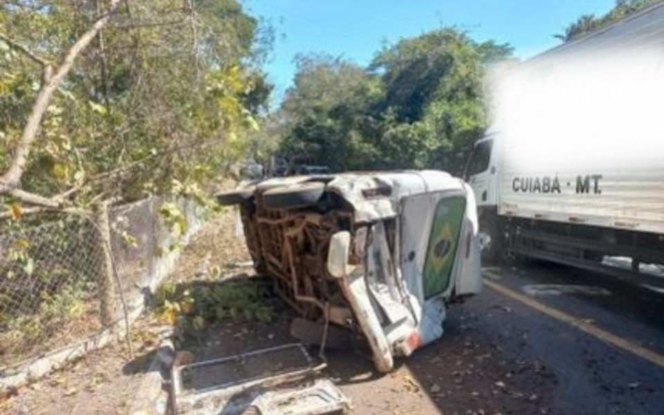 Acidente entre dois veculos deixa cinco feridos e trava trnsito na estrada de Chapada