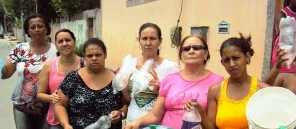 Moradores de Cacuia, em Nova Iguau, na Baixada Fluminense sofre com a falta de gua