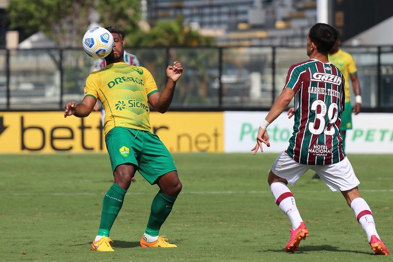 Gabriel Teixeira marca e Fluminense encerra invencibilidade de 18 jogos do  Cuiabá
