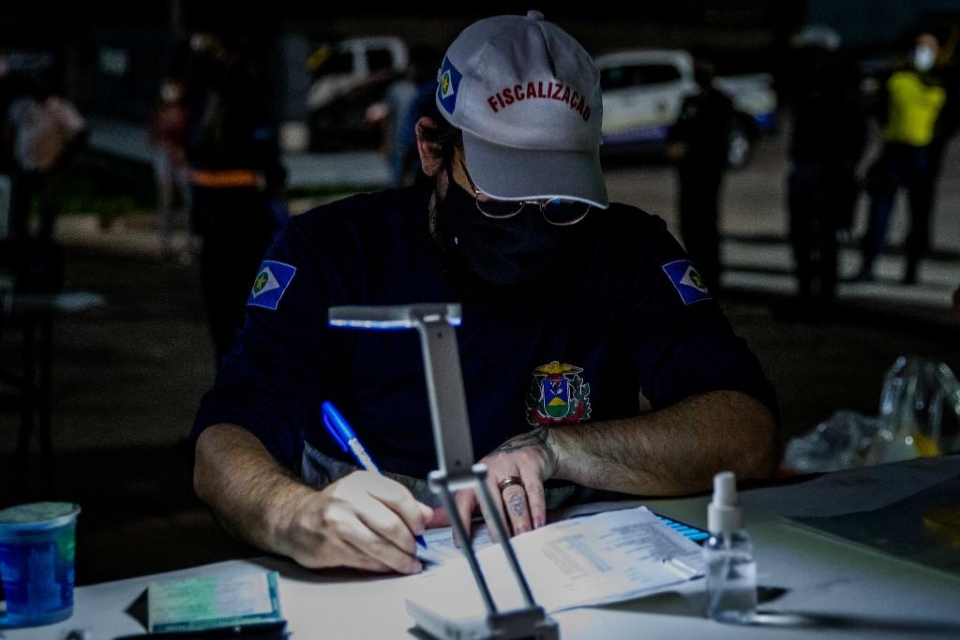 Operao Lei Seca resulta em seis motoristas presos e 56 veculos removidos