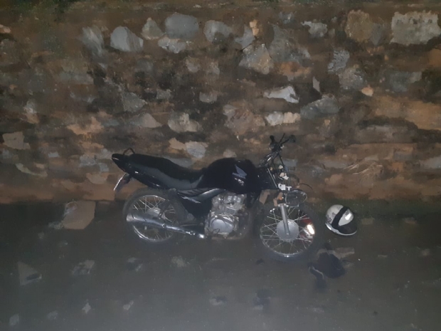 Motociclista morre ao cair em vala de escoamento s margens da BR