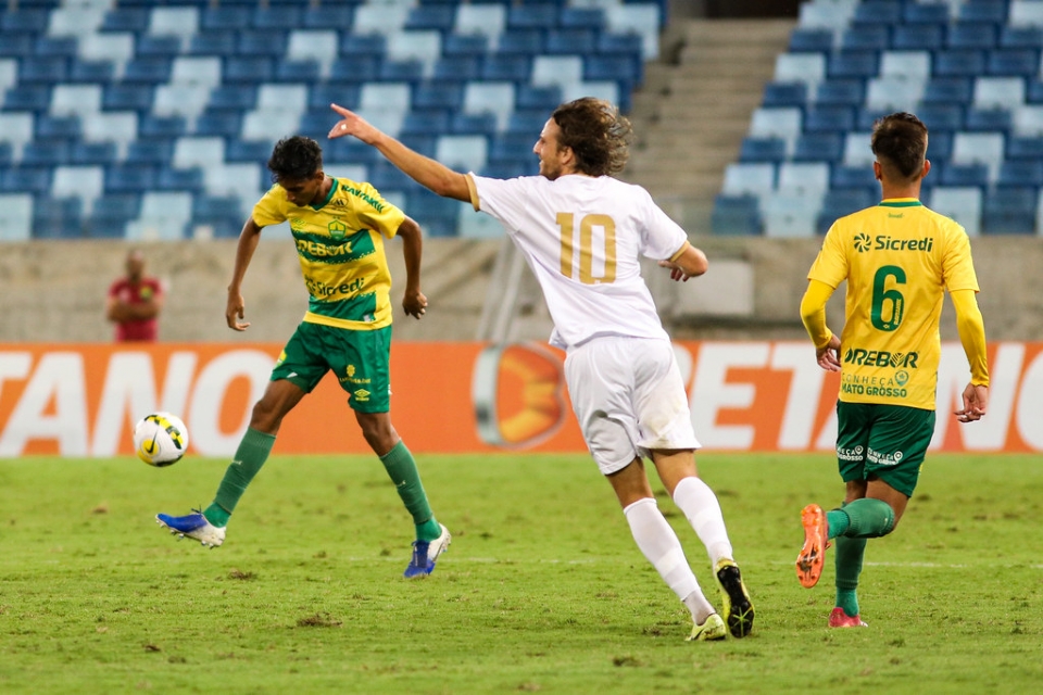 Cuiab se despede da Copa Verde com derrota por 3 a 0 para o Brasiliense