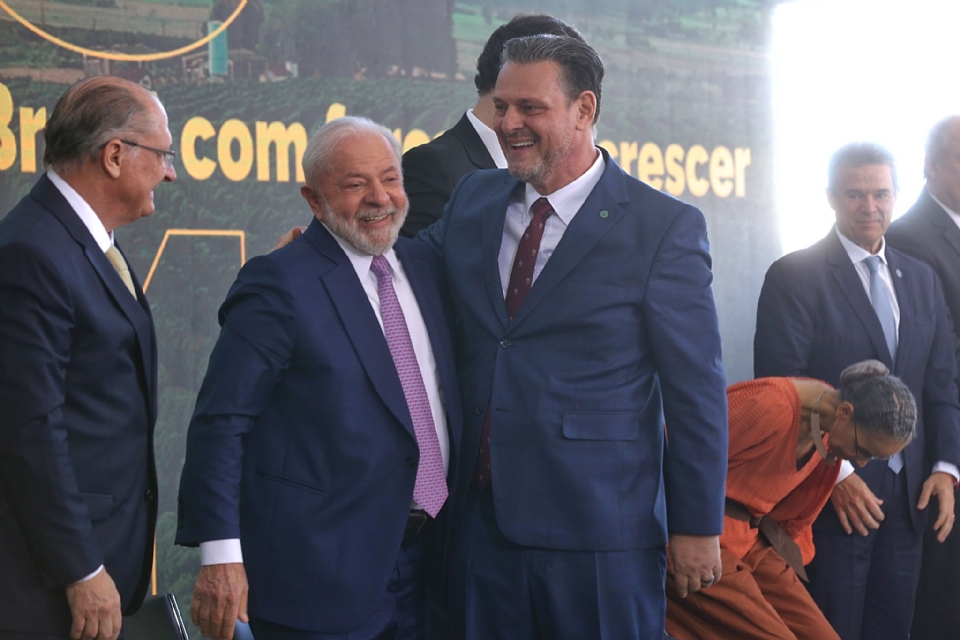 Vice-presidente Geraldo Alckmin, presidente Lula e ministro Carlos Fvaro na cerimnia de lanamento do Plano Safra 2023/2024, no ano passado