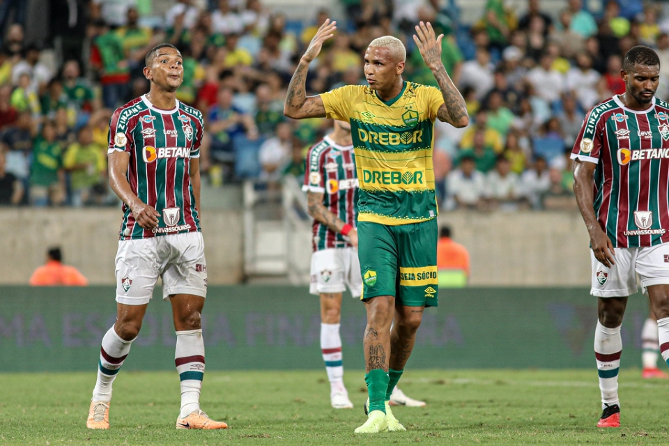 Lanterna absoluto, Fluminense visita o Cuiab pelo stimo duelo do retrospecto