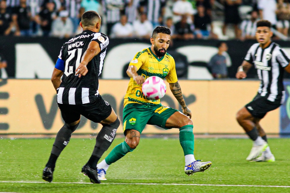 Cuiab recebe o Botafogo no oitavo confronto da histria em busca de manter a invencibilidade no Brasileiro