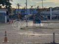 Retroescavadeira comea remoo dos escombros do Shopping Popular de Cuiab