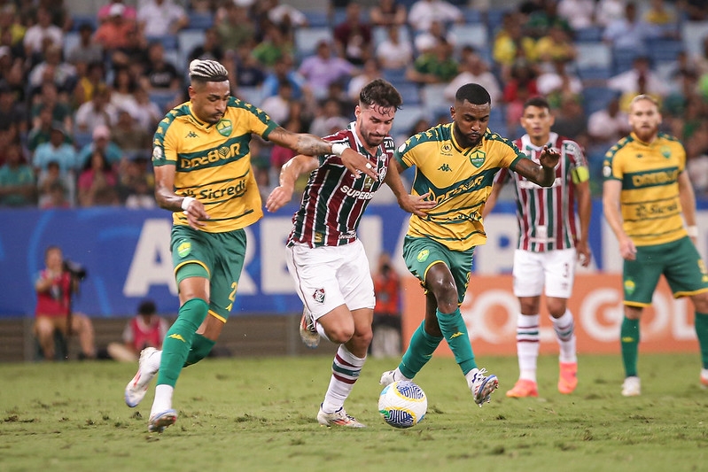 Cuiab  derrotado para o Fluminense e se reaproxima da degola