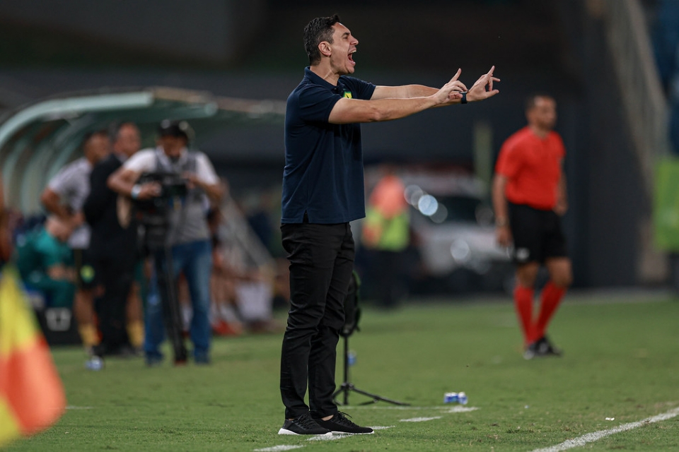 Tcnico e jogadores do Cuiab detonam erro da arbitragem que tirou pontos contra o Juventude