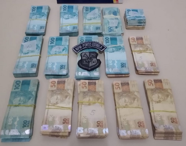 Homem  preso com quase R$120 mil escondido em sacola e diz que ia comprar gado na Bolvia