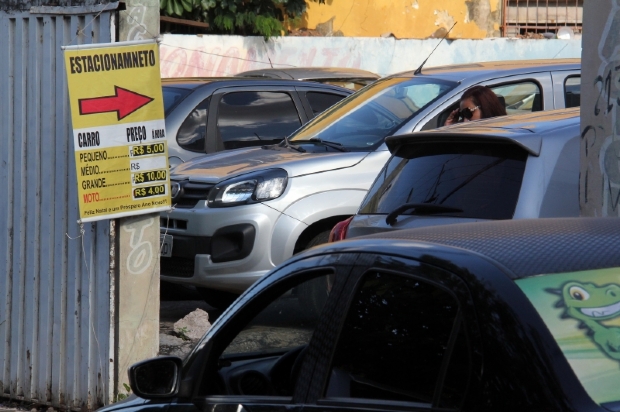 Procon fiscaliza cobrana irregular por tamanho de veculos em estacionamentos de Cuiab