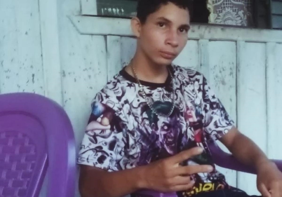 Adolescente  morto a tiros aps criminosos invadirem casa