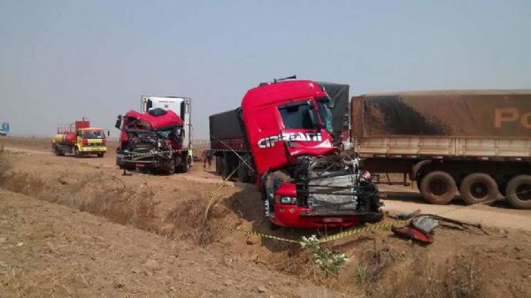 Acidentes deixam uma pessoa morta e dois feridos em rodovia;  fotos 