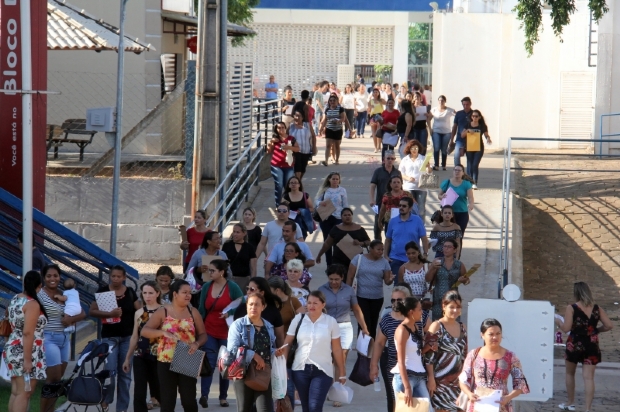 Candidatos convocados em concurso da Secretaria de Educao devem se apresentar hoje