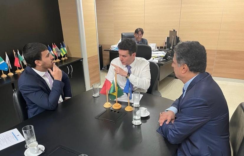 Prefeito Emanuel Pinheiro e deputado federal Emanuelzinho, durante reunio com o ministro Jader Filho