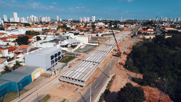 Vigas so instaladas no Viaduto das Torres e obra avana para fase de pr-laje;  fotos 