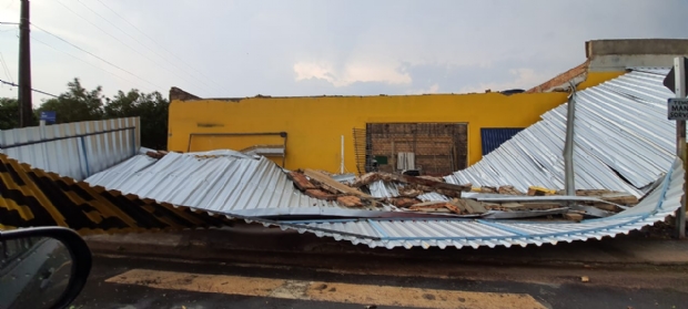 Temporal e chuva de granizo deixam rastro de destruio em cidade de MT;  vdeos e fotos 