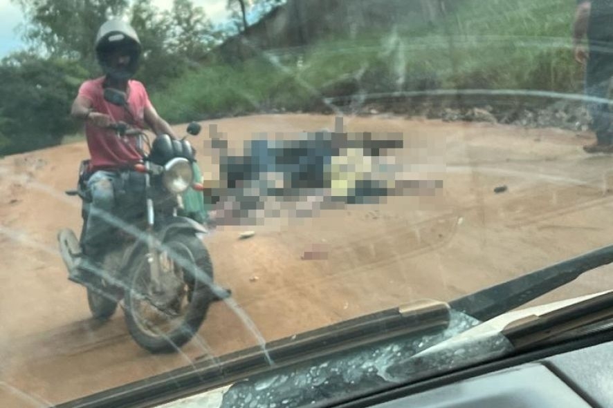 Motociclista de 36 anos morre aps ter cabea esmagada por caminho carregado com toras