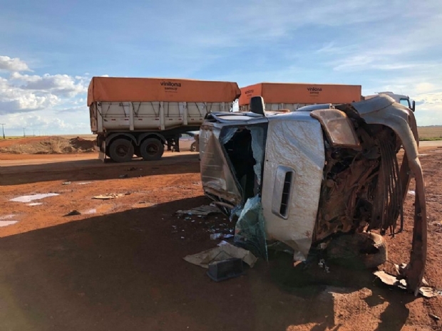 Vtimas de coliso entre Hilux e Sandero em rodovia so identificadas