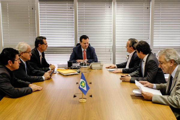 Pedro Taques e parlamentares recebidos pelo ministro Gilberto Kassab, nesta semana