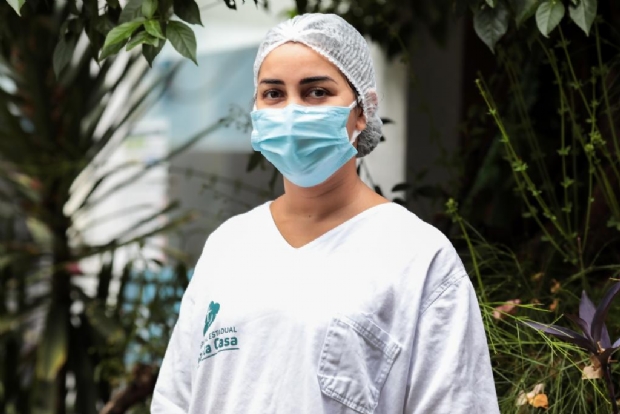 Gabriela Santos Benigno, enfermeira no Hospital Estadual Santa Casa