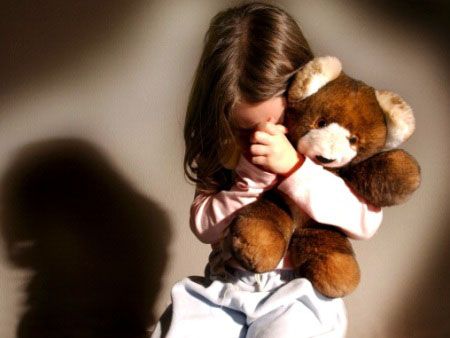 Pai  suspeito de estuprar filha de 4 anos enquanto me trabalhava em frigorfico