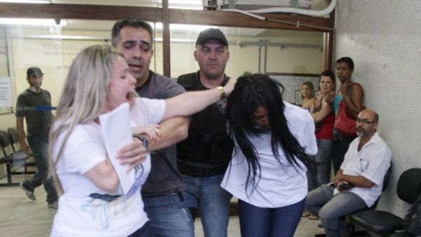 Acusada de matar grvida em So Gonalo  agredida por familiares da vtima
