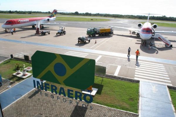 Incndio em rea dentro do Aeroporto Marechal Rondon faz avies desviar rotas para pousarem