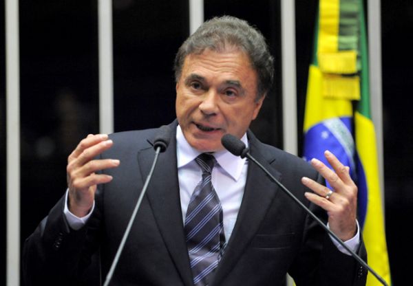Senador lvaro Dias (PSDB-PR) defende a convocao imediata de Luiz Antnio Pagot para depor na CPI Mista do Caso Cachoeira
