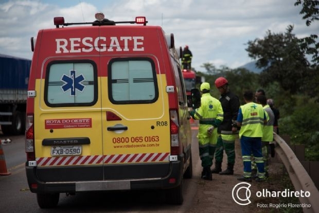 Motociclista morre aps colidir frontalmente com caminho