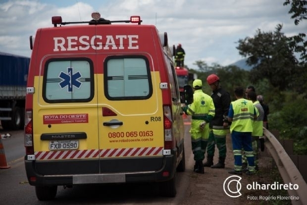 Motociclista morre aps coliso com carreta na BR-163