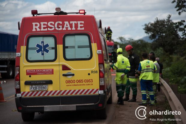 Coliso entre Celta e carreta deixa quatro feridos e um morto