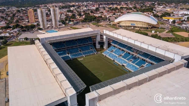 Caixa dgua estoura, alaga setor da Arena Pantanal e causa suspenso em atendimento do Detran