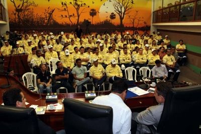 Audincia Pblica com amarelinhos na Cmara