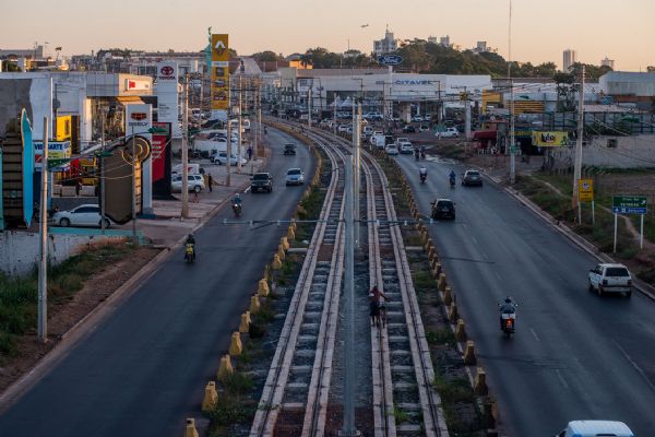 Trfego na Avenida da FEB, em Vrzea Grande,  est prejudicado desde de 2012, quando as obras do VLT se iniciaram