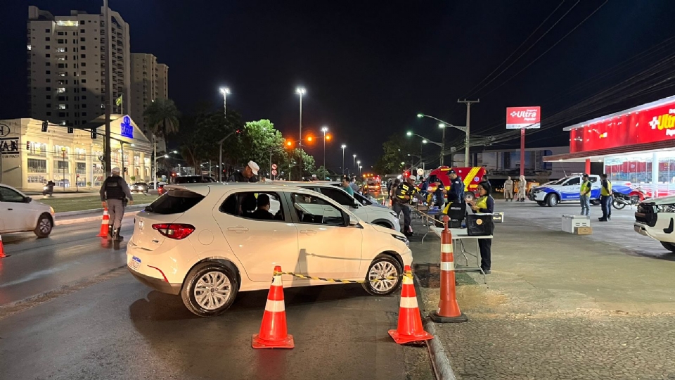 Operao Lei Seca prende 14 motoristas por embriaguez na Avenida do CPA