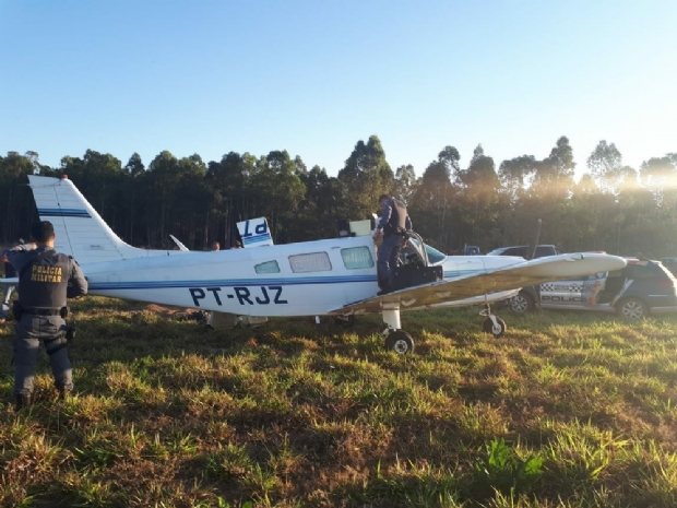 Combustvel acaba e piloto faz pouso forado com 150 quilos de maconha a bordo